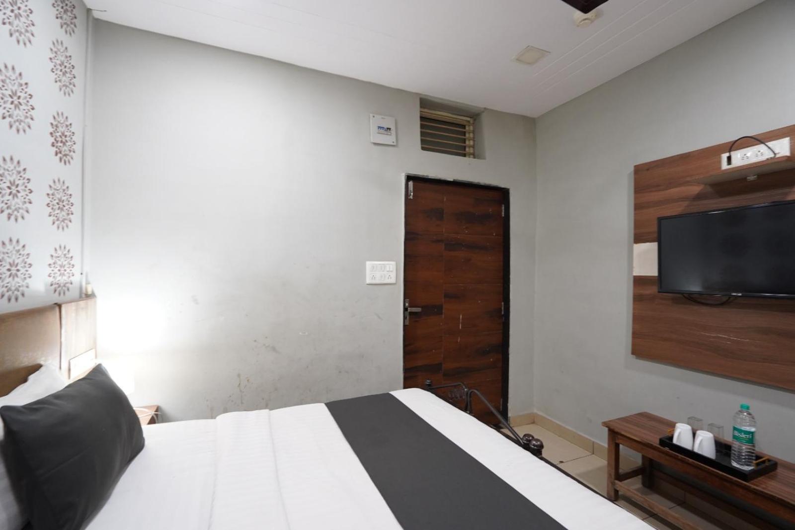 Hotel Sai Inn, Ahmedabad Airport Exterior foto