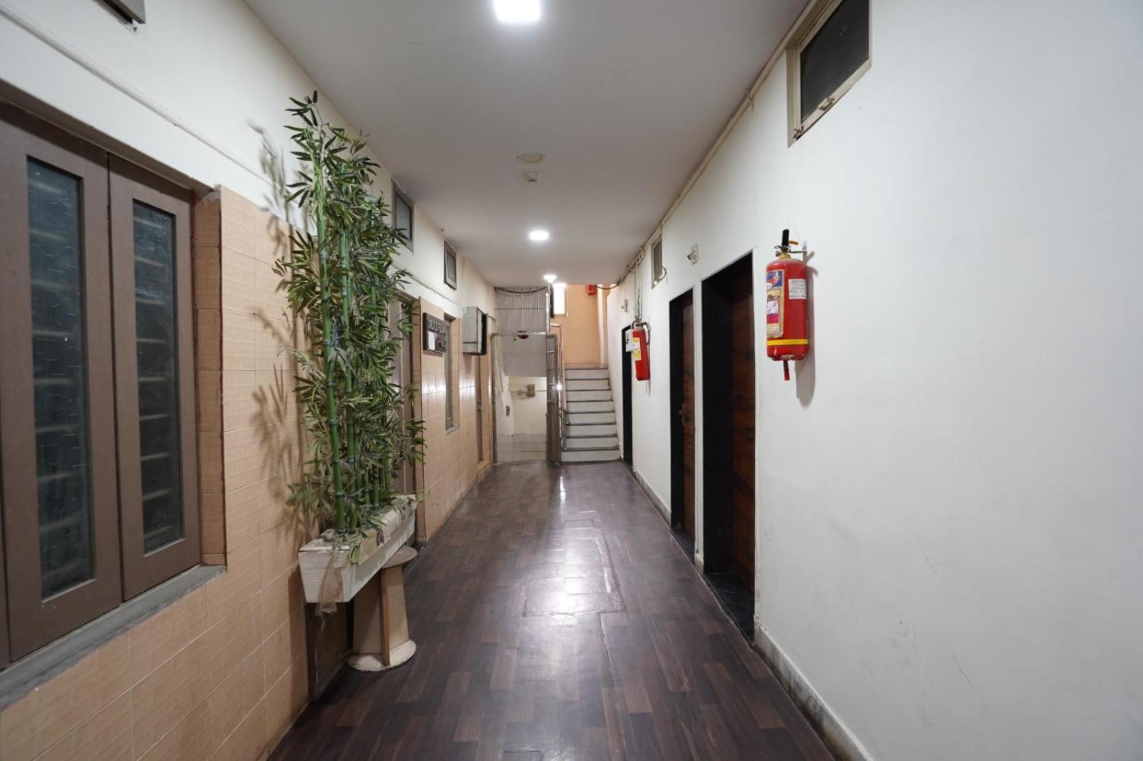 Hotel Sai Inn, Ahmedabad Airport Exterior foto