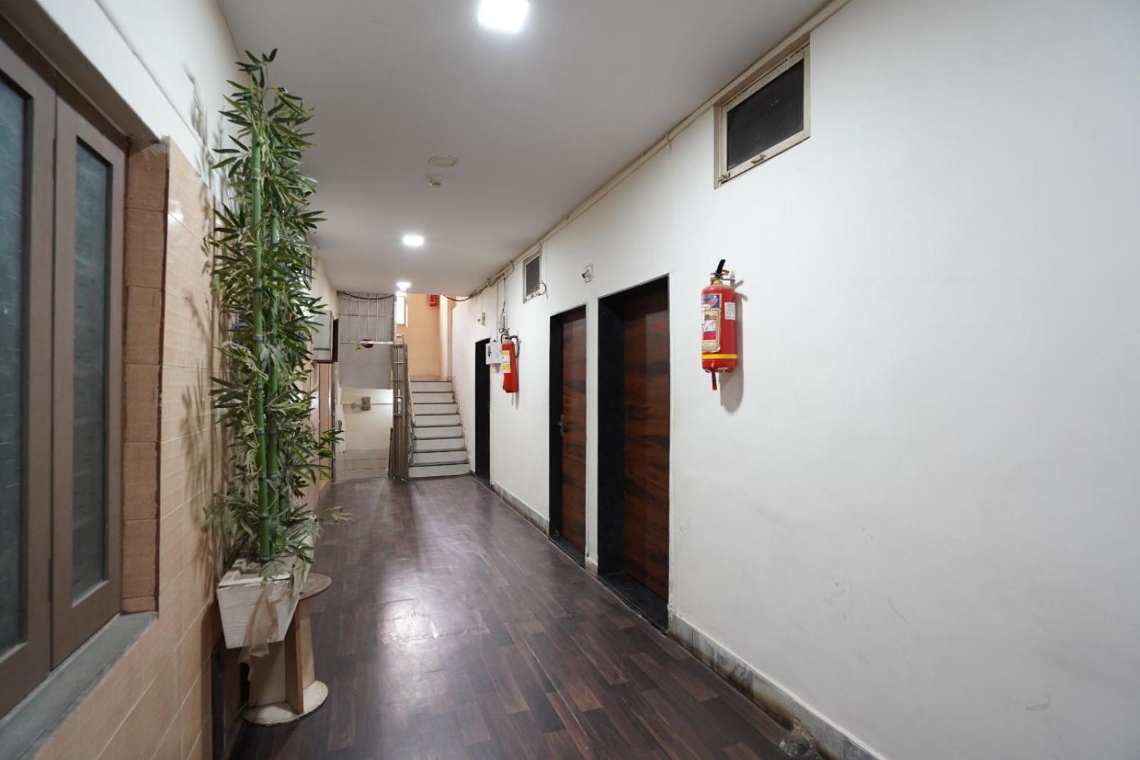 Hotel Sai Inn, Ahmedabad Airport Exterior foto